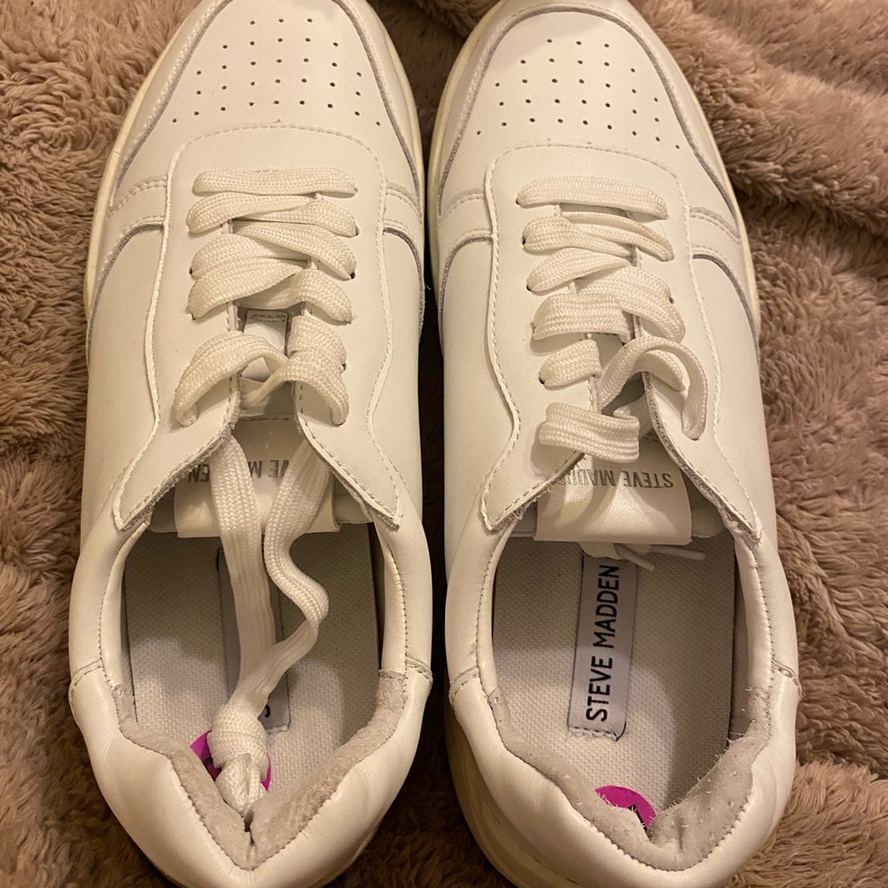 New no tags. Mens size 10.5 Steve Madden white tennis shoes